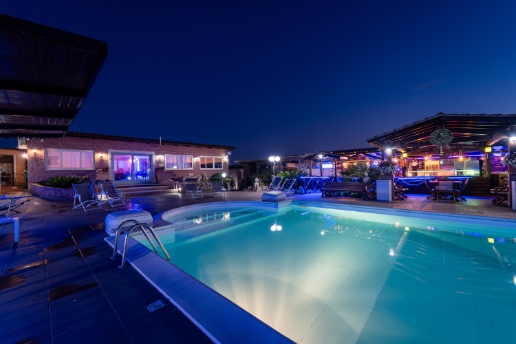 La tua festa in villa con piscina a uso esclusivo a Pomezia